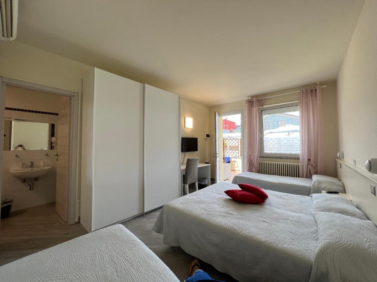 Hotel Locanda Rosy Каттолика Экстерьер фото