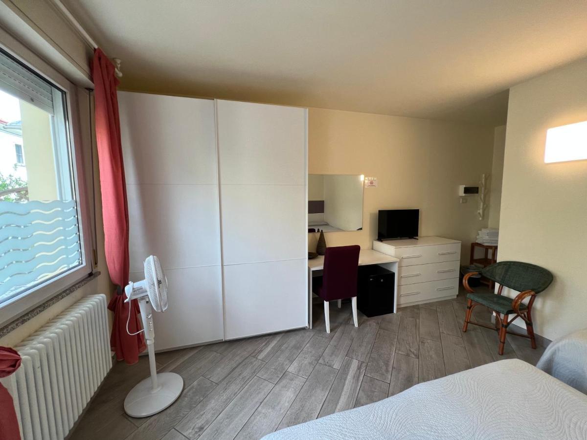 Hotel Locanda Rosy Каттолика Экстерьер фото