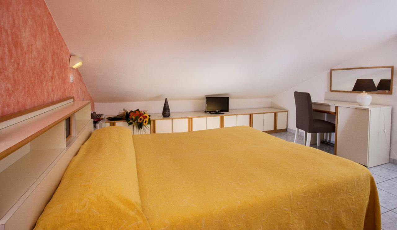 Hotel Locanda Rosy Каттолика Номер фото