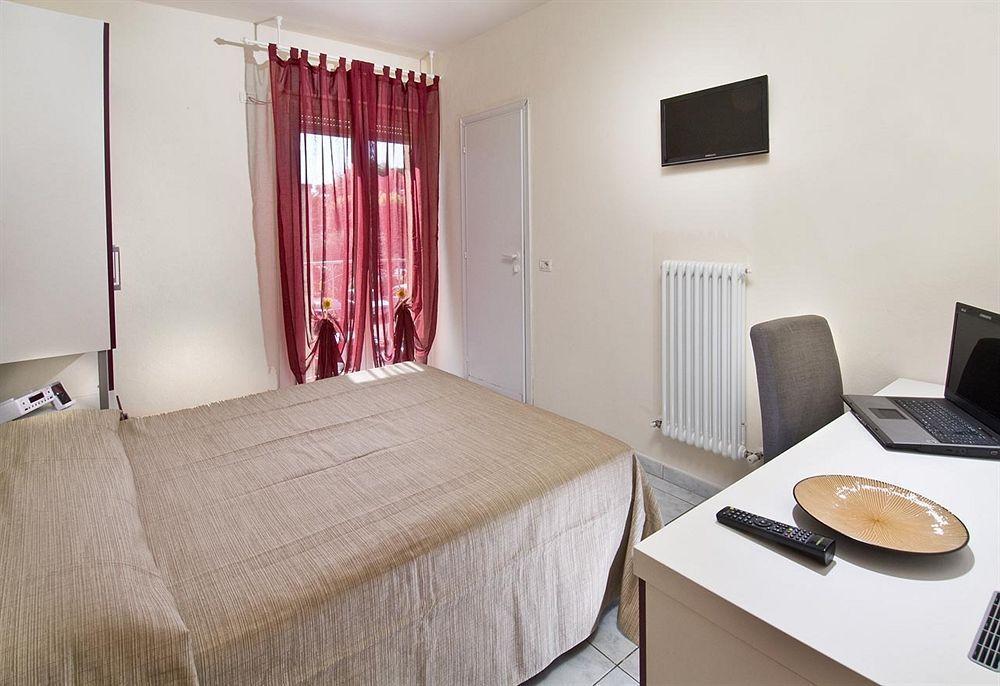 Hotel Locanda Rosy Каттолика Экстерьер фото