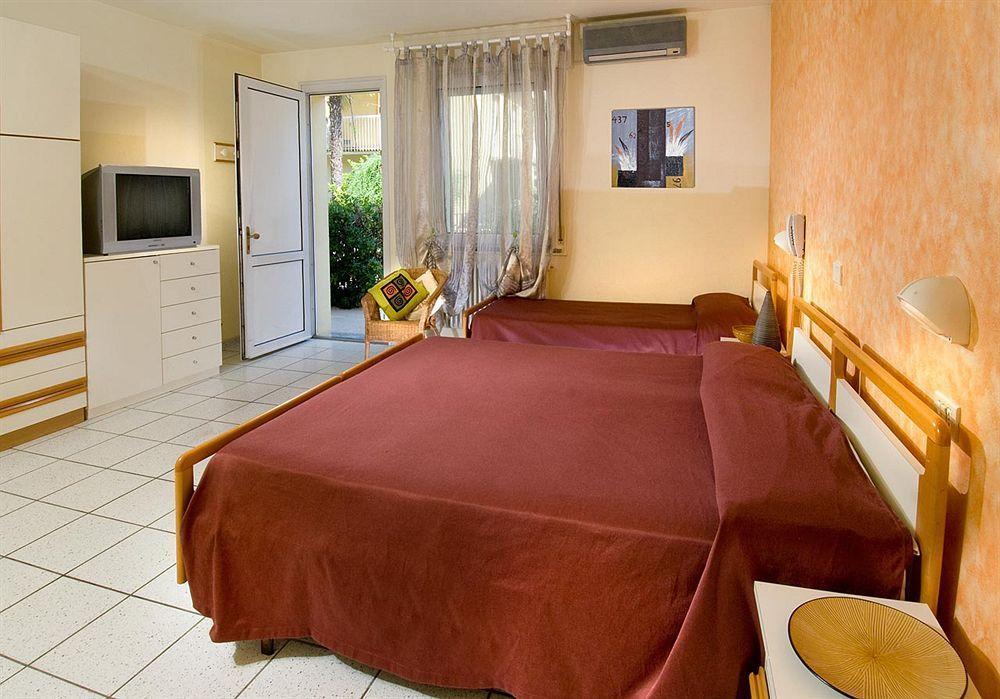 Hotel Locanda Rosy Каттолика Экстерьер фото
