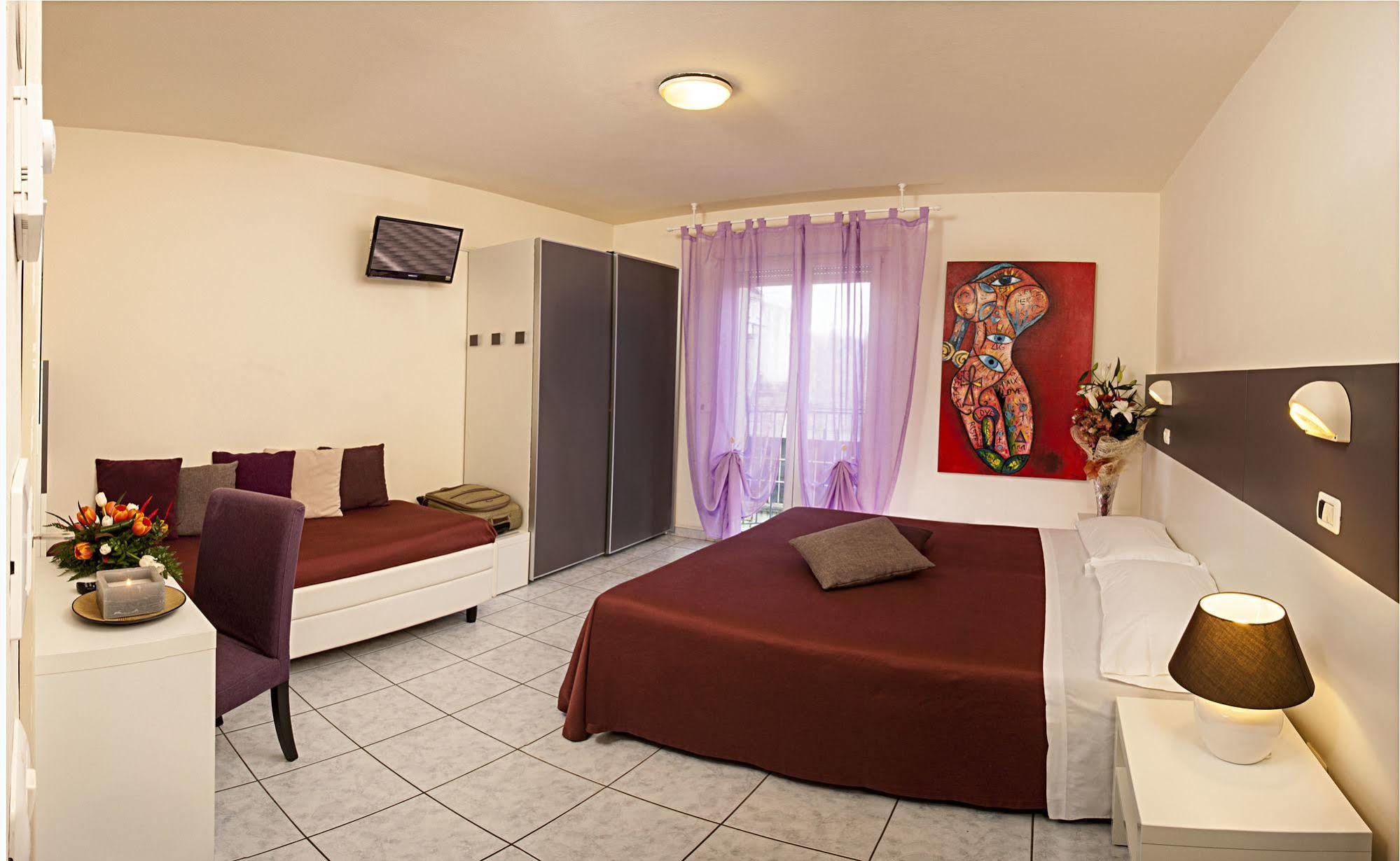 Hotel Locanda Rosy Каттолика Экстерьер фото