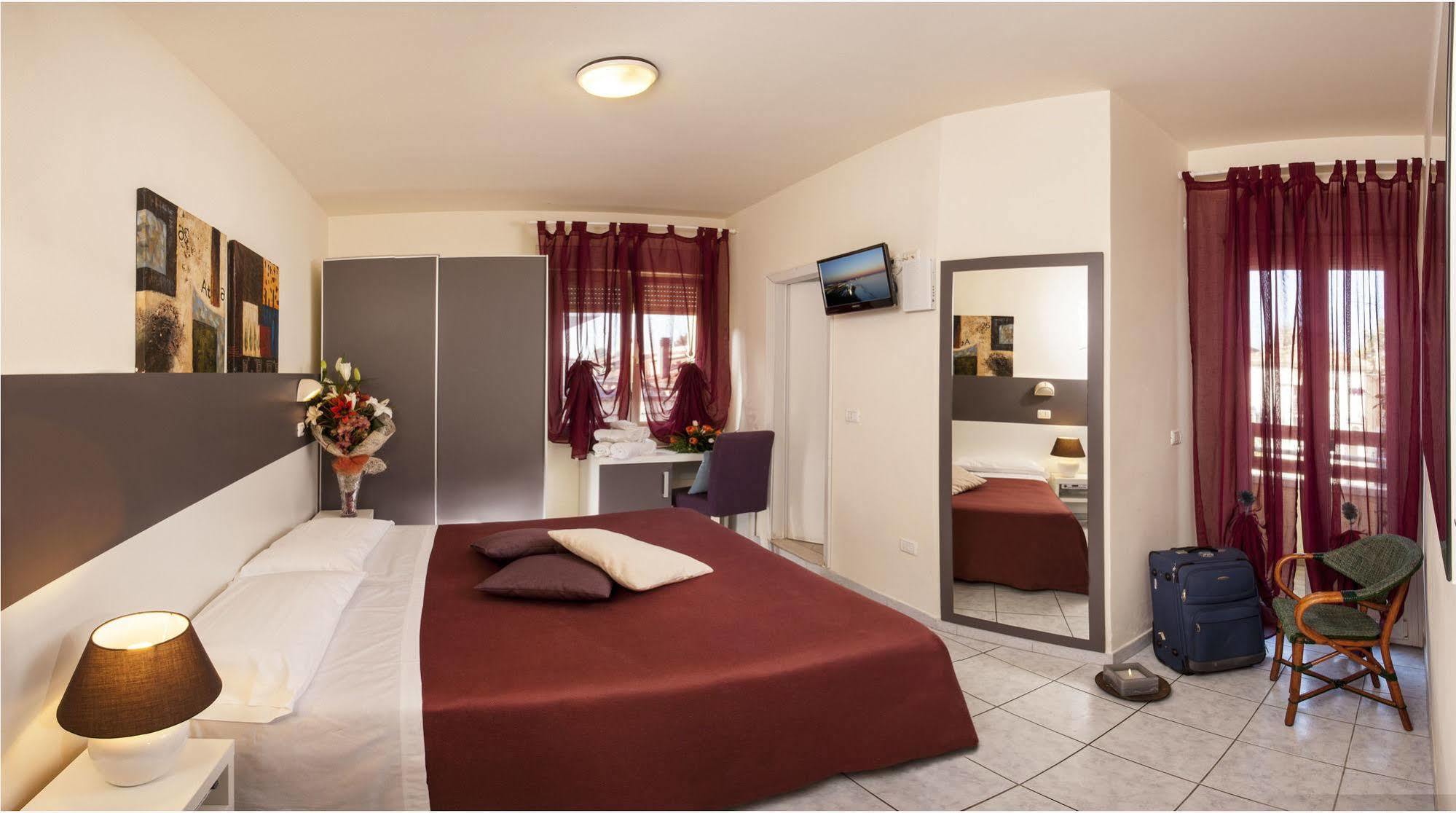 Hotel Locanda Rosy Каттолика Экстерьер фото